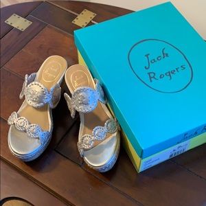 Jack Rogers LEIGH in Platinum. Size 6, NEW in box.